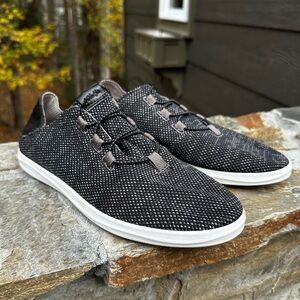 OluKai Women’s Hale'iwa Li Ha'a Sneakers Black and White Size 8